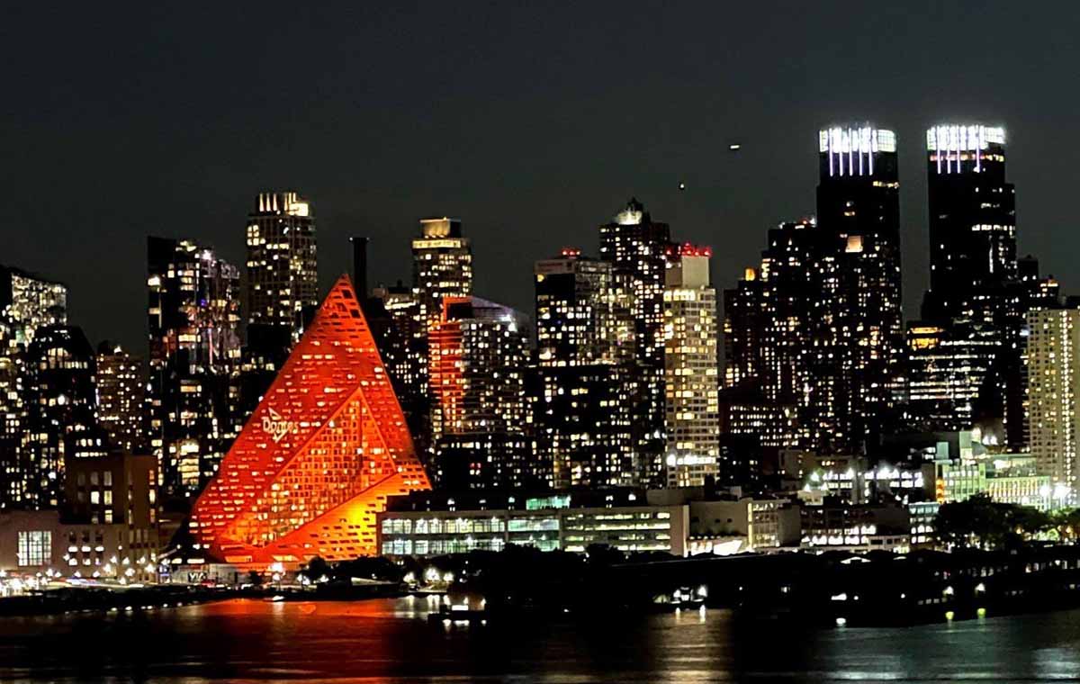 Why Brands Are Flocking To Media Architecture And Projection Mapping In   B3 Media Architecture 